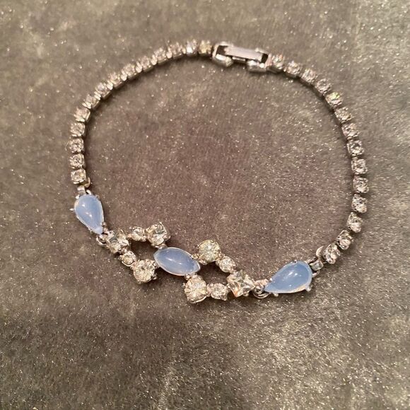 Boutique Aquamarine Gemstone Bracelet - Picture 2 of 8